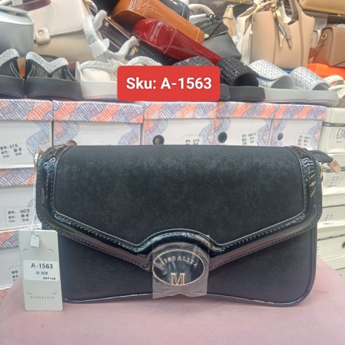 Elegant Closure Handbag Collection