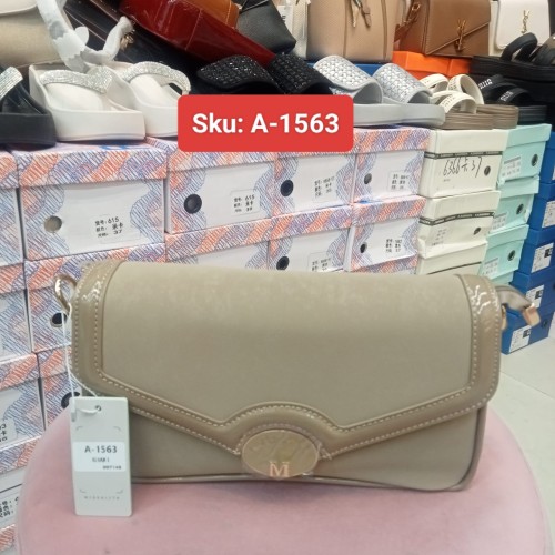 Elegant Closure Handbag Collection